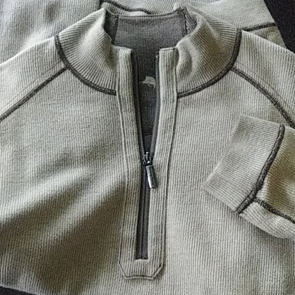Sweaters - Picture 2 of 4